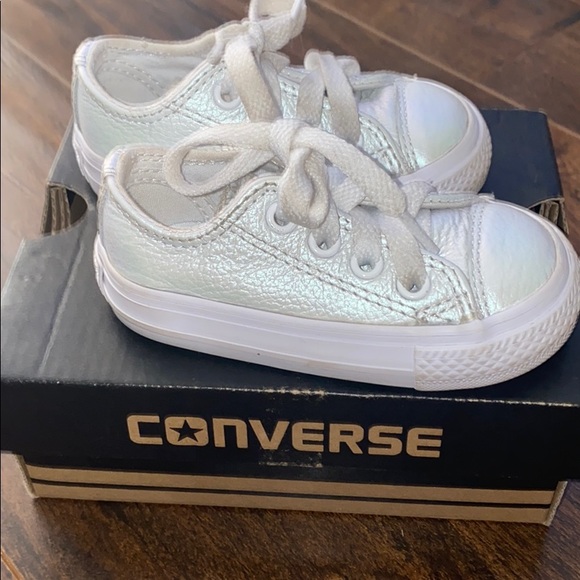 white converse infant size 4